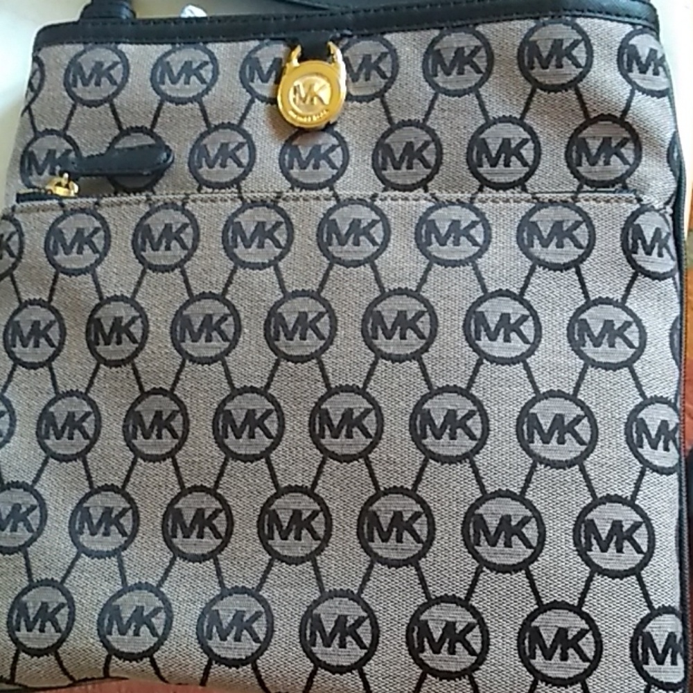 NWOT! Michael Kors Kempton crossbody bag